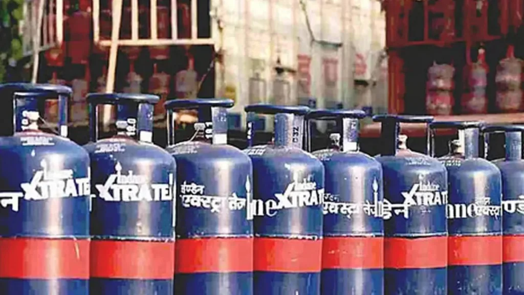 LPG PRICE HIKE :ফের বাণিজ্যিক গ্যাসের দাম বৃদ্ধি; সিলিন্ডার পিছু বাড়লো দাম, স্বস্তি ঘরোয়া কুকিং গ্যাসে 1 LPG