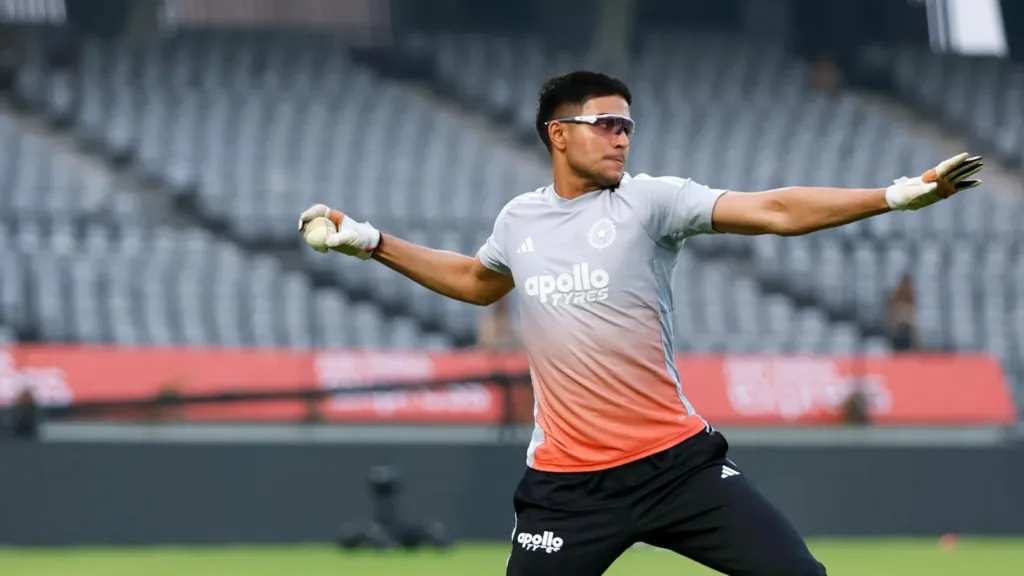 Shubman Gill: দূরে দাঁড়িয়ে অধিনায়ক, দল সামলাচ্ছেন কিপার, গিলের নিন্দায় কিংবদন্তি 1 shubman gill