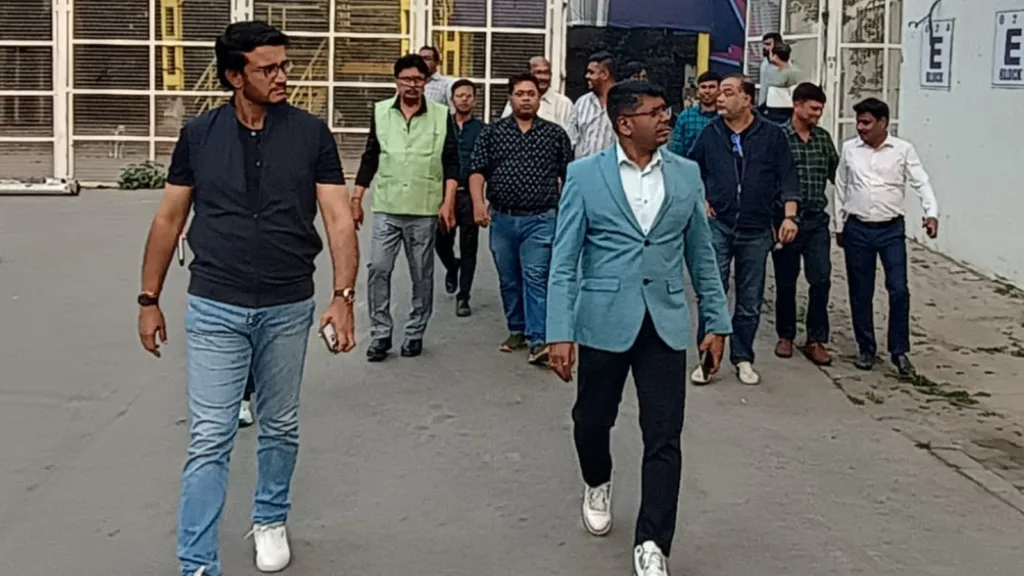 Sourav Ganguly: বিশ্বকাপের জন্য কতটা তৈরি ইডেন? খতিয়ে দেখতে হাজির সৌরভ 2 Sourav ganguly