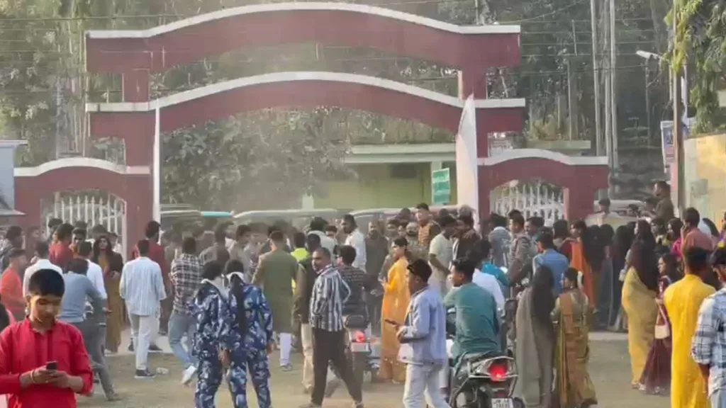 সরস্বতী পূজার দিনেও সংঘর্ষ, TMCP-র দুই গোষ্ঠীর সংঘর্ষ, উত্তপ্ত দিনহাটা কলেজ 1 TMCP Clash
