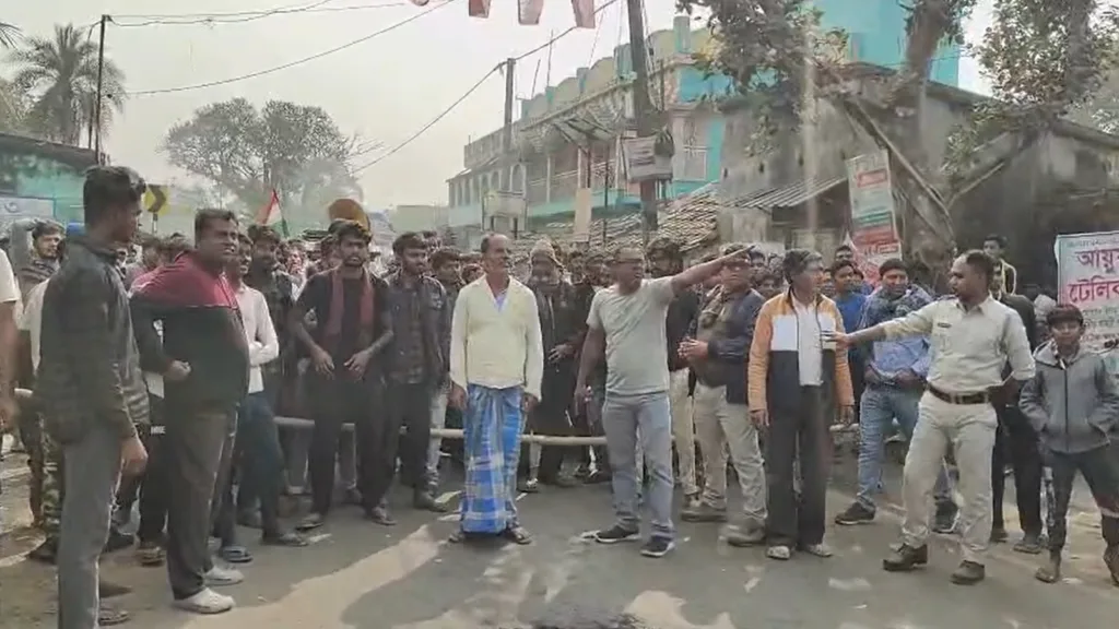 SIR Protest: SIR নিয়ে হয়রানির অভিযোগে অব্যাহত প্রতিবাদ, BDO অফিস ভাঙচুর সন্দেশখালিতে 2 sir protest