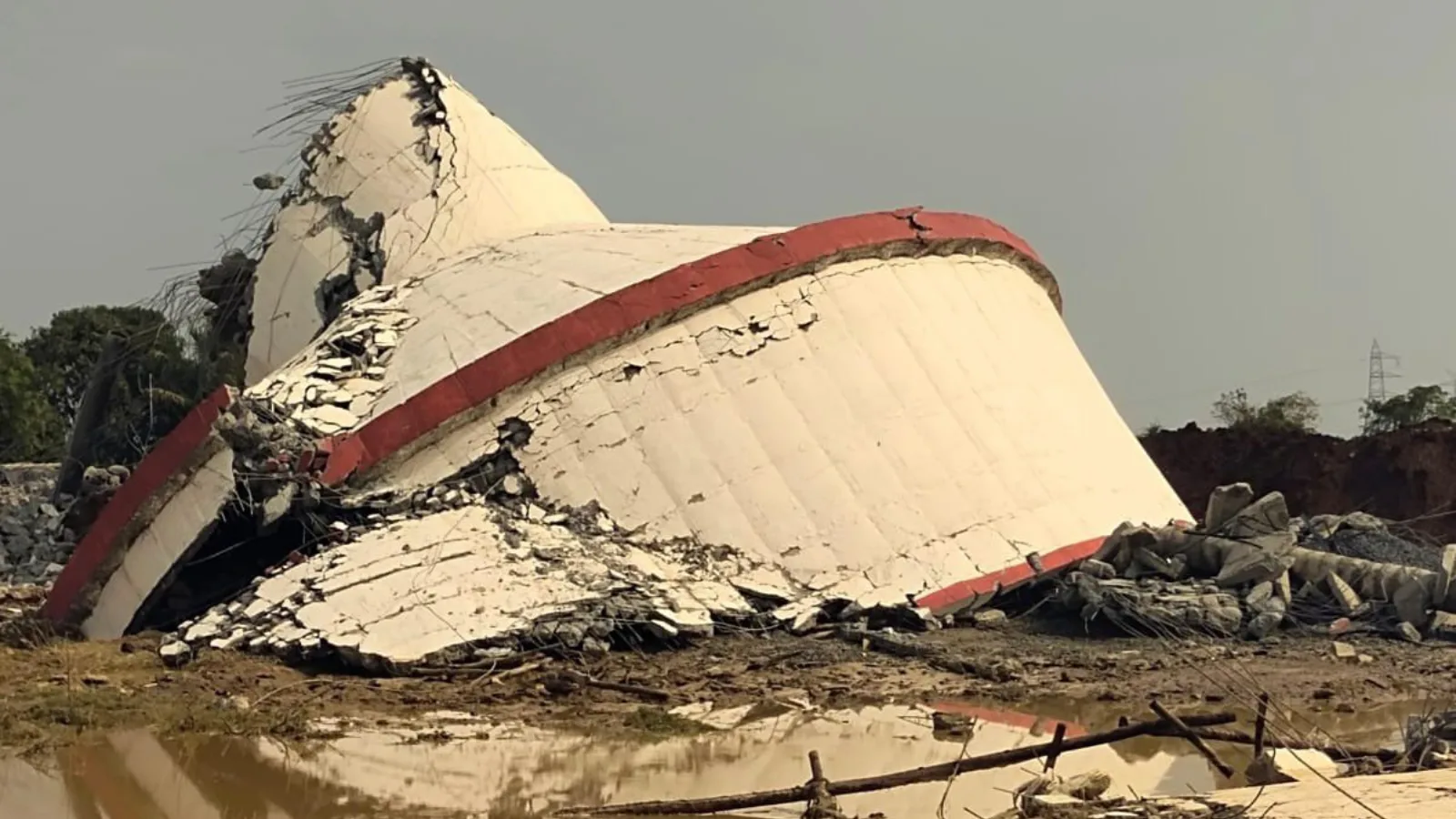 surat water tank collapse