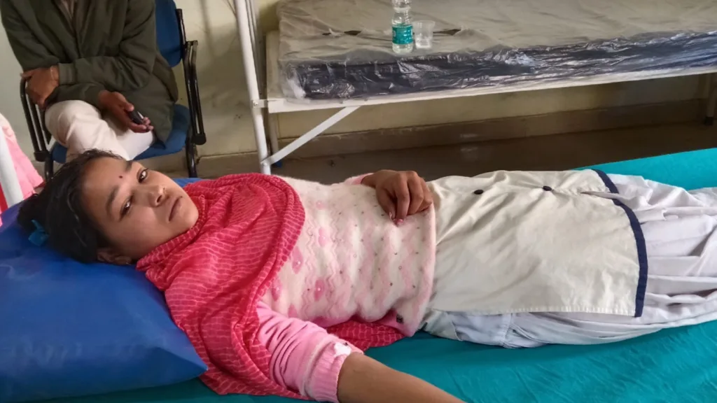 হাসপাতালেই Madhyamik, উদ্যোগ ফারাক্কা থানার আইসি-র 1 Madhyamik 1