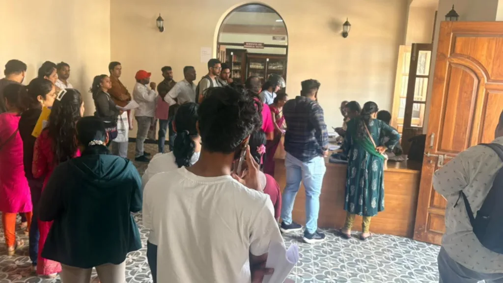 SIR: শুনানিতে অনুপস্থিত কমবেশি ৫ লক্ষ ভোটার, তালিকা থেকে বাদ পড়তে পারে তাদের নাম 1 SIR