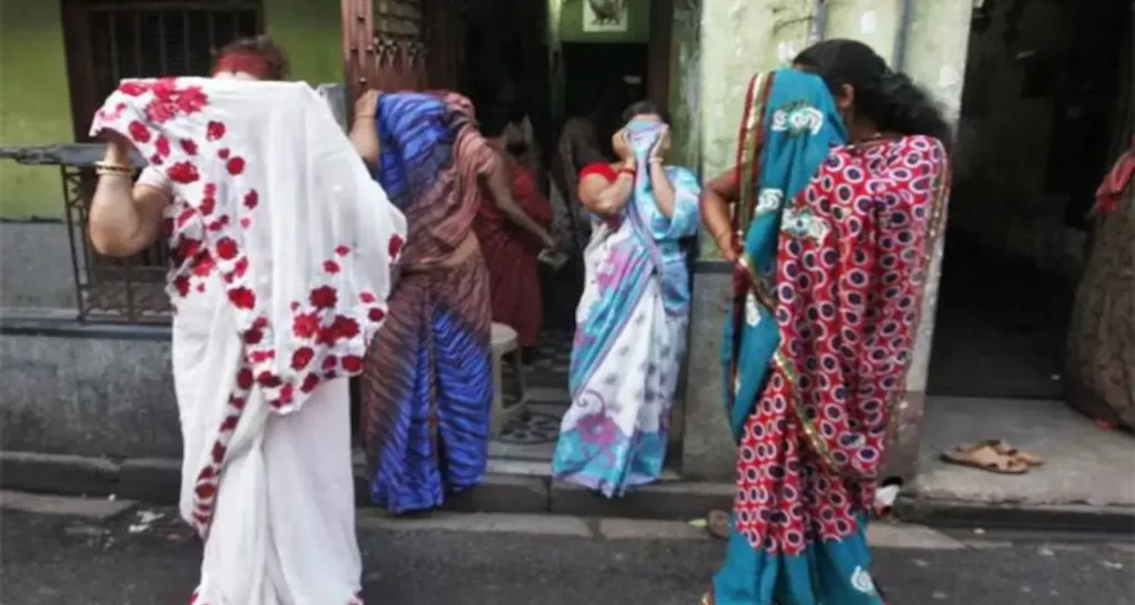 Swati Maliwal: সংসদের ৩ কিমির মধ্যে ৯০টি যৌনপল্লি, প্রকাশ্যে দিল্লির অন্ধকার দিক 1 Swati Maliwal