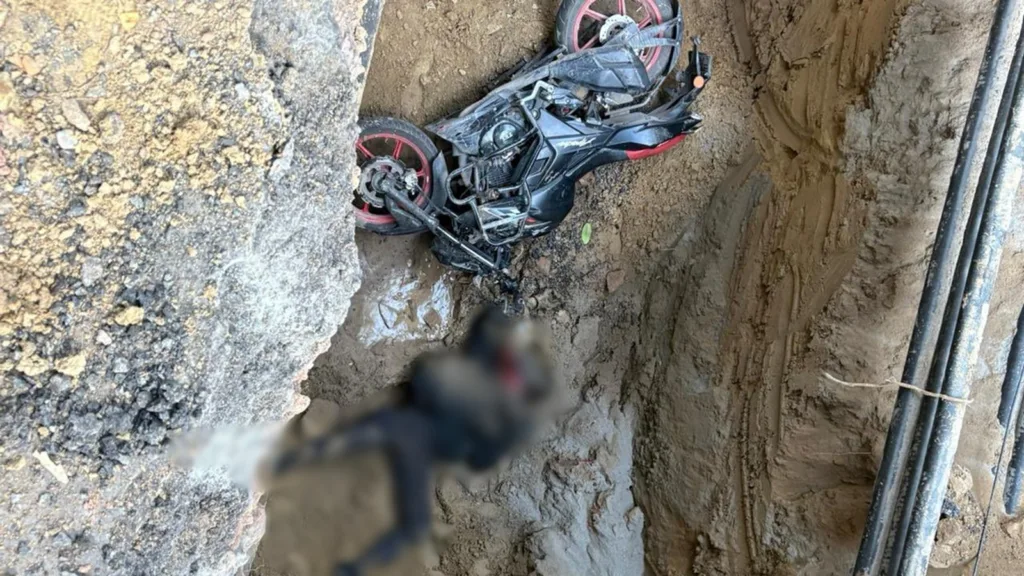 Delhi Bike Rider's Death: নয়ডার পরে এবার দিল্লি, রাস্তার গর্তে পড়ে মৃত্যু বাইক আরোহীর 1 delhi bike riders death