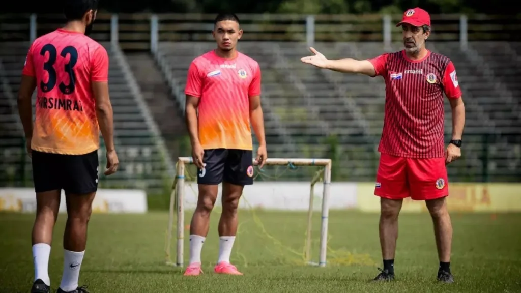 East Bengal coach Oscar bruzon