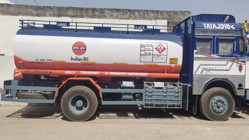 India Bangladesh Diesel: জ্বালানি সংকটে নাজেহাল বাংলাদেশ, প্রতিবেশিকে বাঁচাতে ৫০০০ টন ডিজেল পাঠাচ্ছে ভারত 1 India Bangladesh Diesel