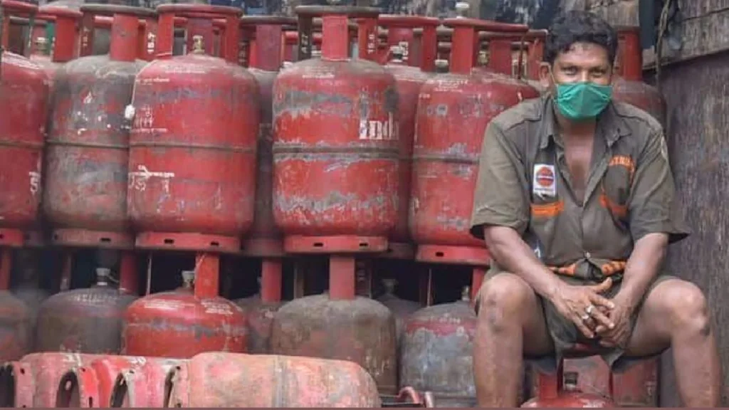 LPG Cylinder: জ্বালানি সরবরাহ স্বাভাবিক, গুজবে কান না দেওয়ার পরামর্শ কেন্দ্রের 1 LPG Cylinder