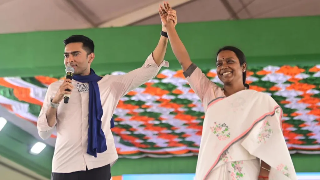 Abhishek Banerjee: 'ভোট শেষ হলেই গ্যাস ও তেলের দাম বাড়াবে কেন্দ্র', নির্বাচনী প্রচার থেকে হুঁশিয়ারি অভিষেকের 1 abhishek banerjee