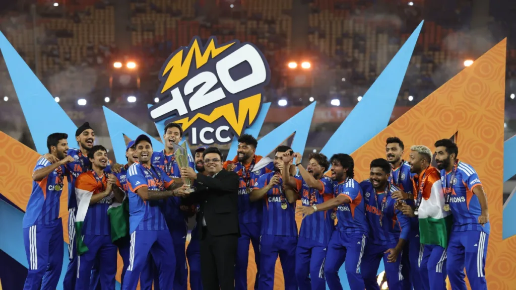 BCCI Prize Money: বিশ্বকাপ জিতে রেকর্ড, সূর্যদের জন্য বিপুল আর্থিক পুরস্কার BCCI-এর 1 bcci prize money Cricket team celebrating victory with trophy.