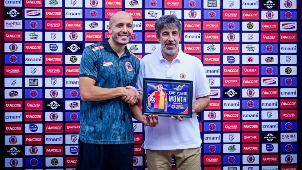 Award presentation at Indian Super League east bengal coach