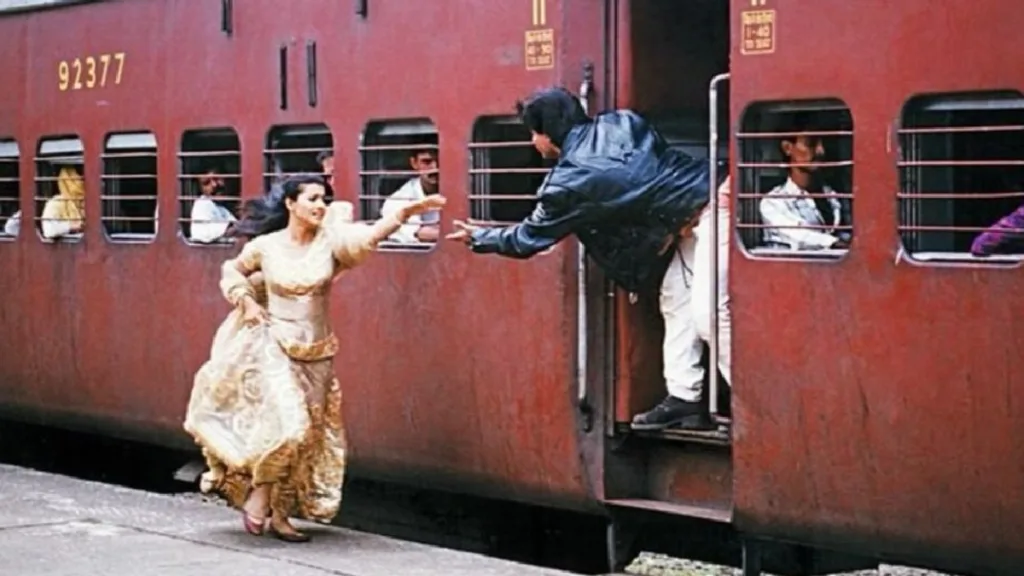 DDLJ Anupam Kher: DDLJ-র বিখ্যাত সেই বিখ্যাত স্টেশনে অনুপম খের, করলেন স্মৃতিচারণা 1 DDLJ