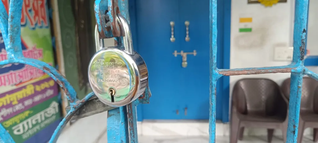 তালা ঝুলল রবীন্দ্র সরোবর স্টেডিয়ামে, দখলমুক্তির পথে ঐতিহ্যের মাঠ- ফিরবে কি সেই পুরনো দিন? 2 club locked