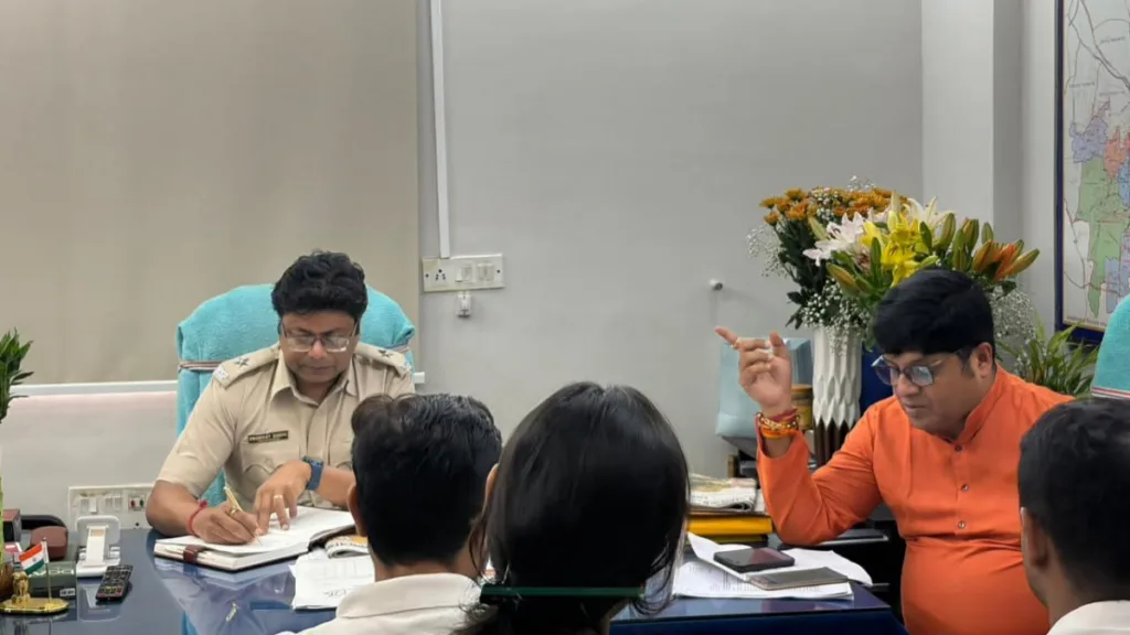 নজরুল আলি মণ্ডলকে ওয়ার্নিং, নরেন্দ্রপুর থানায় ডেপুটেশন বিধায়ক দেবাশিস ধরের 2 Debasish Dhar