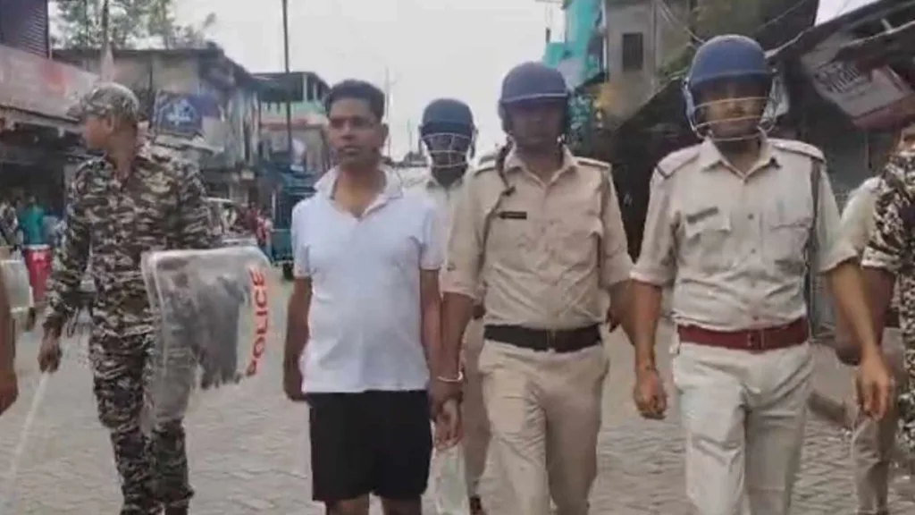 জাহাঙ্গিরকে 'হাফপ্যান্ট' পরিয়ে রাস্তায় ঘোরাল পুলিশ! এ কি হাল 'পুষ্পা'-র? 2 Jahangir Khan