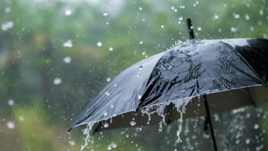 উত্তরবঙ্গের পাশাপাশি দক্ষিণের বিভিন্ন জেলায় ভারী বৃষ্টি, ভ্যাপসা আবহাওয়া থেকে কি স্বস্তি মিলবে? 1 Weather Update 1 3