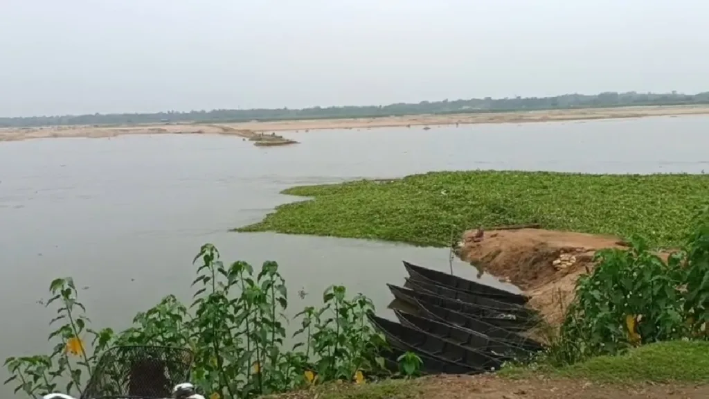 সুবর্ণরেখার জলে তলিয়ে ঝাড়গ্রামের ফেয়ার ওয়েদার সেতু, স্থায়ী সেতুর দাবি এলাকাবাসীর 1 Bridge Collapses