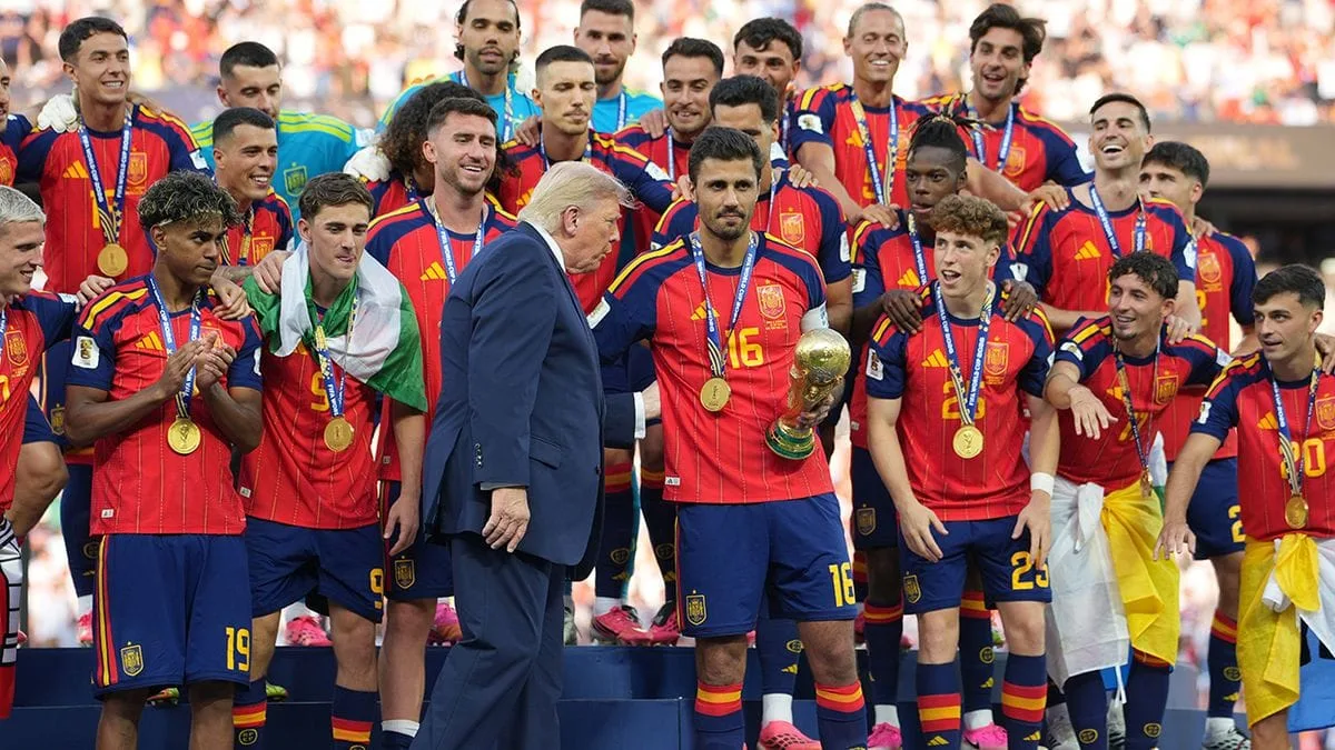 Donald Trump Photobomb
