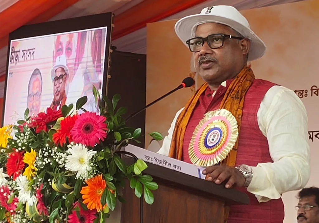 প্রাক-সুব্রত কাপে ফুটবলের নতুন স্বপ্ন, ৩০% বেশি অংশগ্রহণে উচ্ছ্বসিত শিক্ষামন্ত্রী 2 Dipak Barman Pre Subroto Cup