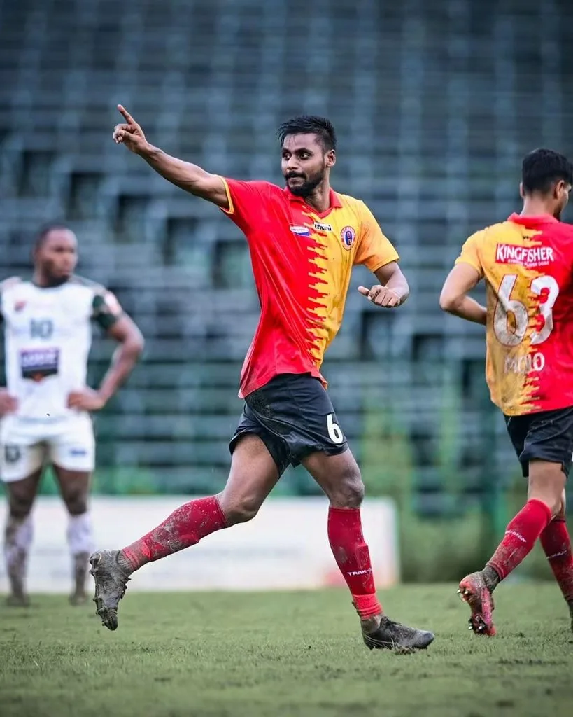 বৃষ্টিভেজা কাদামাঠে পিছিয়ে থেকেও জয়, কাস্টমসকে উড়িয়ে শিল্ড অভিযান শুরু ইস্টবেঙ্গলের 1 East Bengal FC 9