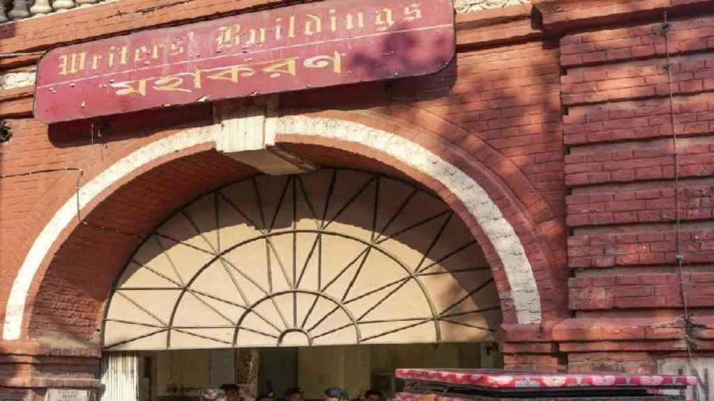 ‘রাজপাট’ ফিরছে লালবাড়িতে, রাইটার্স সংস্কারের কাজ করবে আদানি গোষ্ঠী 2 FotoJet ৯