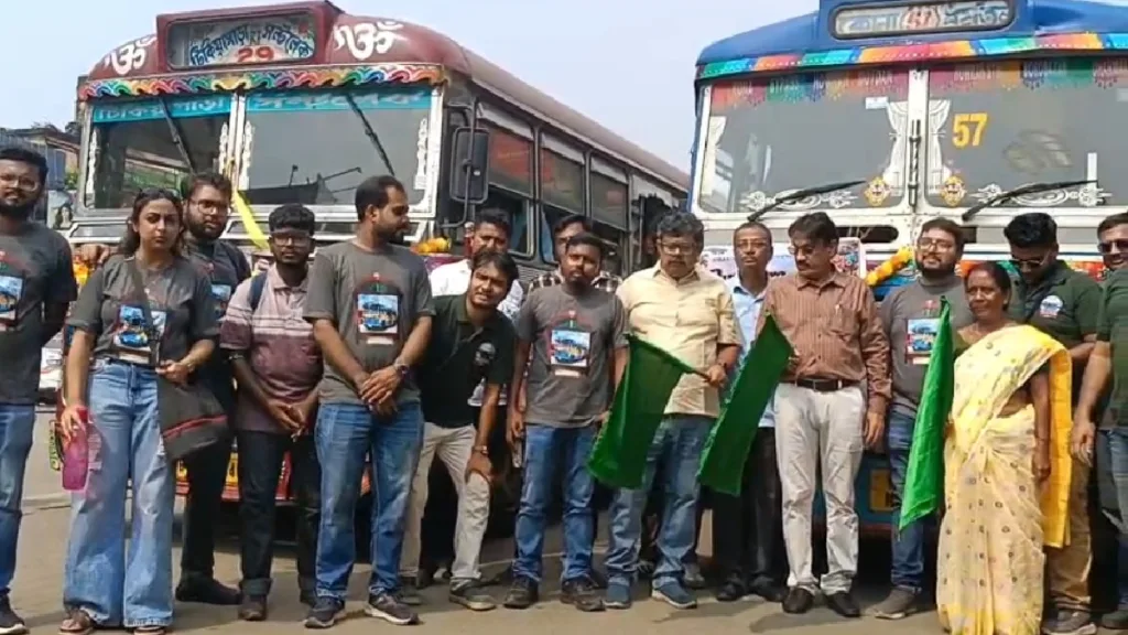 নারীদের সম্মান জানিয়ে কলকাতা বাস-ও-পিডিয়ার উদ্যোগ ‘বাস যাত্রা ৪.০’, হাজির মন্ত্রী অর্জুন সিং 1 1000472301