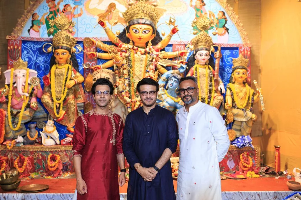 অষ্টমীতে পাড়ার পুজোয় সপরিবারে সৌরভ, দেখা করলেন রাজকুমার রাও 2 1001246704 1