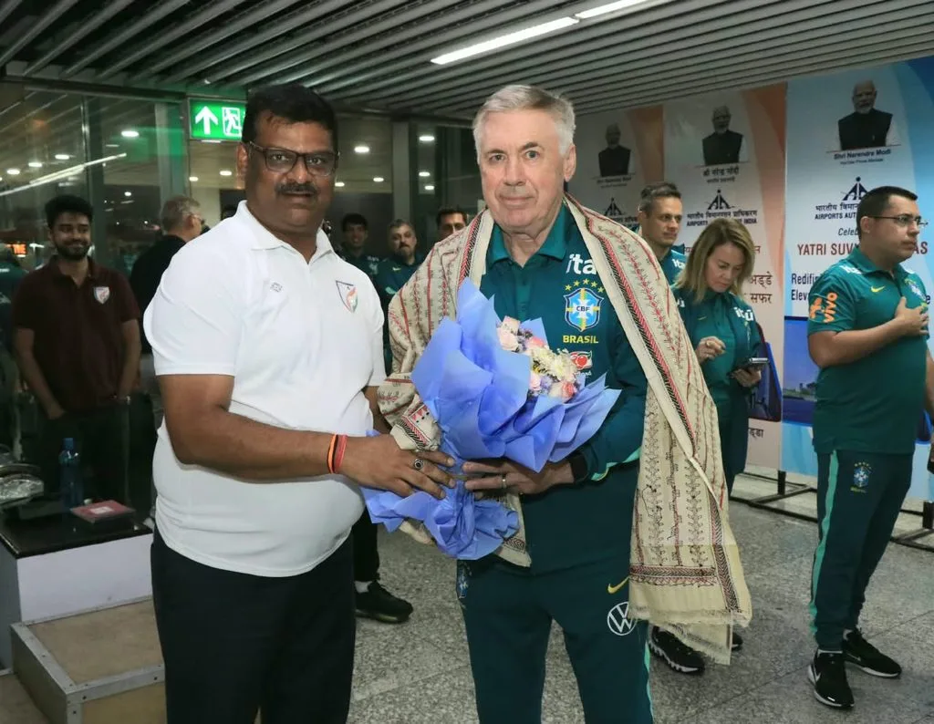 পেলের শহরে ফিরল ব্রাজিল, ‘ভিনি-ভিনি’ চিৎকারে মুখর কলকাতা 1 Brazil Football Team