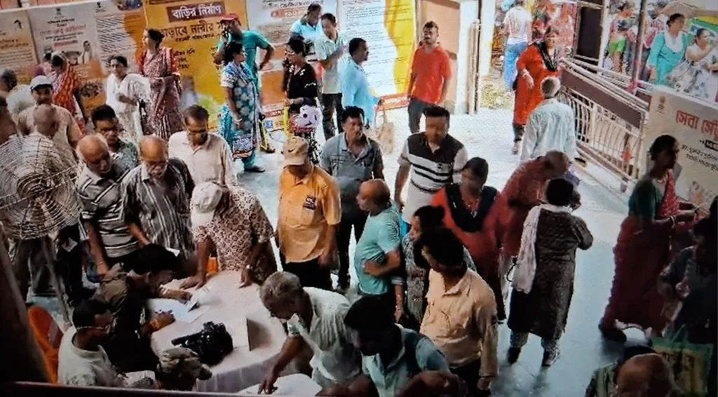 ঘণ্টার পর ঘণ্টা লাইনে দাঁড়িয়ে মানুষ, সেবা সেতুতে পরিষেবা না মেলায় ক্ষোভ সোনারপুরে; কলকাতায় কবে শুরু ক্যাম্প? 1 Seva Setu Camp 1